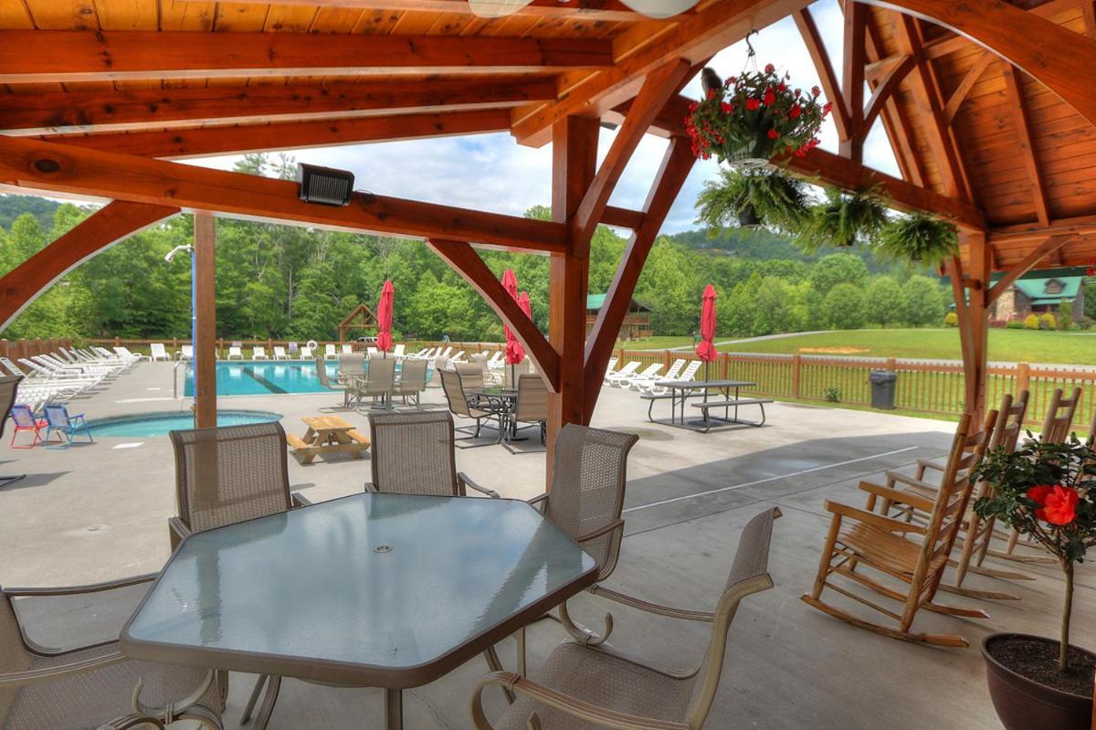 Bears Valley Inn - Great Location! - Peaceful, Children And Dog Friendly Retreat - Less Than 15 Min To All Attractions - Private Pool Club & Fishing Hole - Game Room With Tv Sevierville Dış mekan fotoğraf
